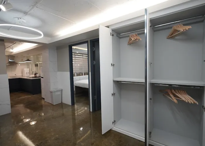 1-floor 3min Hongdae-st 4br 2bath Free Storage *